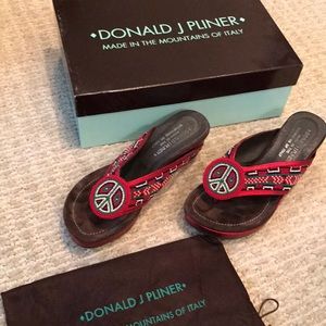 DONALD PLINER beaded peace✌️ sandal / wedge